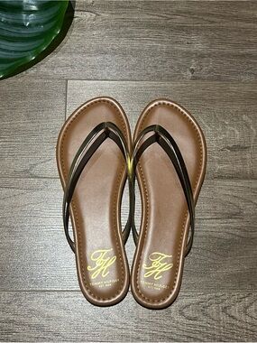 🟤 Tommy Hilfiger Monogram Flip Flops